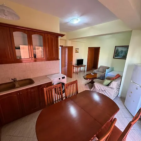 Apartment Neli &